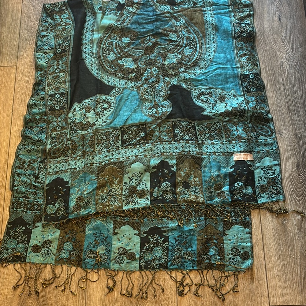 Elegant Black & Teal Paisley Pashima